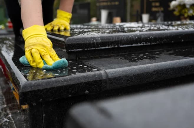 Spălare monument din granit